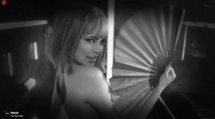 AlessaGoreng Serves Elegance In Black And White