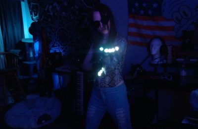 XLilithxMoonX Lights Up Her Fingertips For A Fun Cam Rave