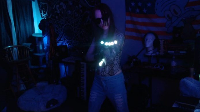 XLilithxMoonX Lights Up Her Fingertips For A Fun Cam Rave