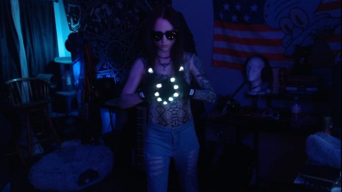 XLilithxMoonX Lights Up Her Fingertips For A Fun Cam Rave