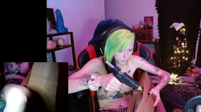 Alicewonder09's Fun Cosplay Creation Show