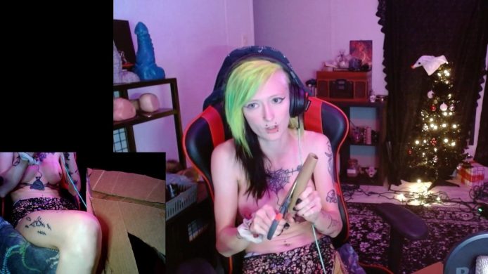 Alicewonder09's Fun Cosplay Creation Show