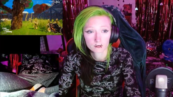 Alicewonder09 Presents: Planet Crafting And Booty Flogging