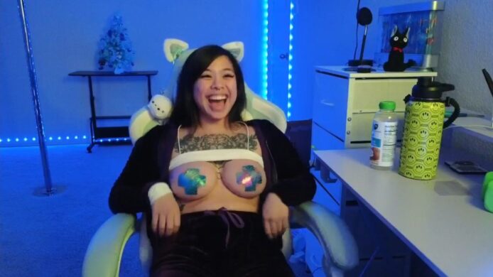 Fun Chats And Titillating Treats By Dolllface