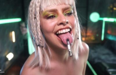 AlessaGoreng Clamps Up For A Naughty Show