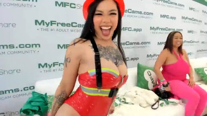 Dolllface Fights Fire With Fire At AVN