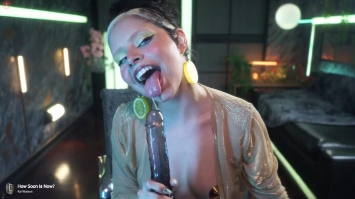 AlessaGoreng Grabs Her Big Toy For A Special Play Session