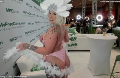 Sexy Showgirl MermaidMiley Looks Ready For An AVN Paddle Spankathon