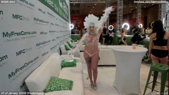 Sexy Showgirl MermaidMiley Looks Ready For An AVN Paddle Spankathon