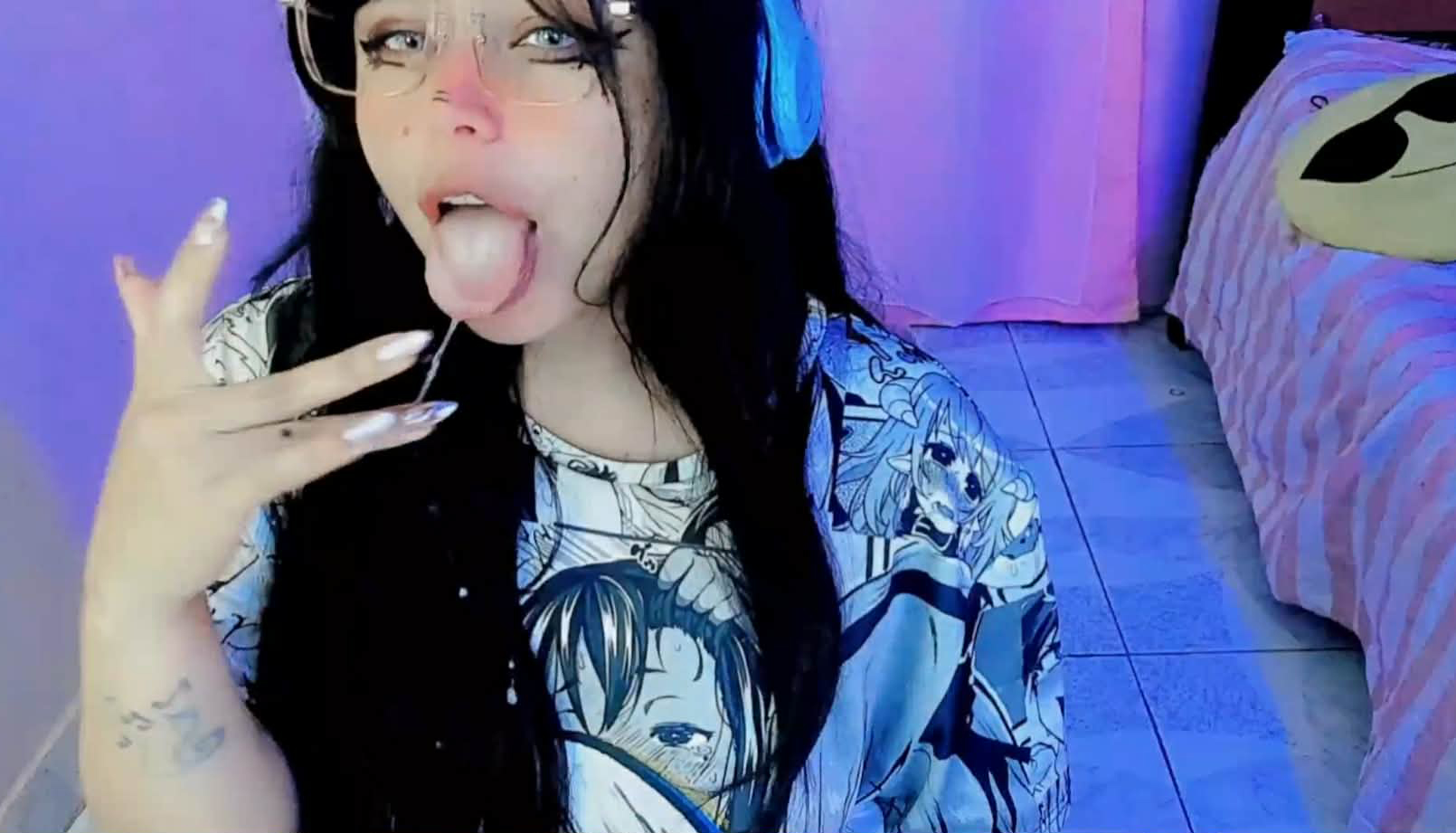 Kati_Aria Blows A Big Treat