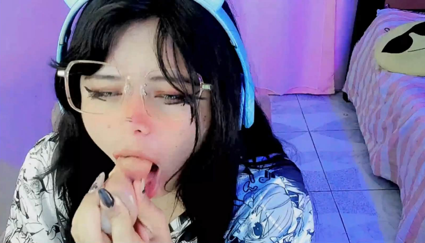 Kati_Aria Blows A Big Treat