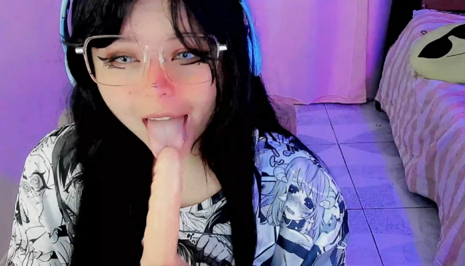 Kati_Aria Blows A Big Treat