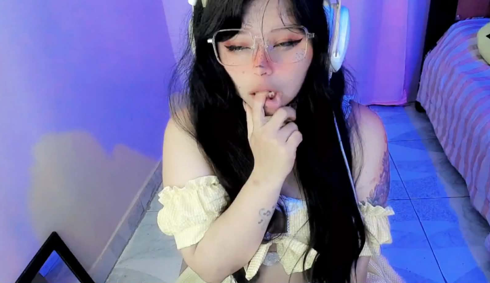 Kati_Aria's Titty Play Tease