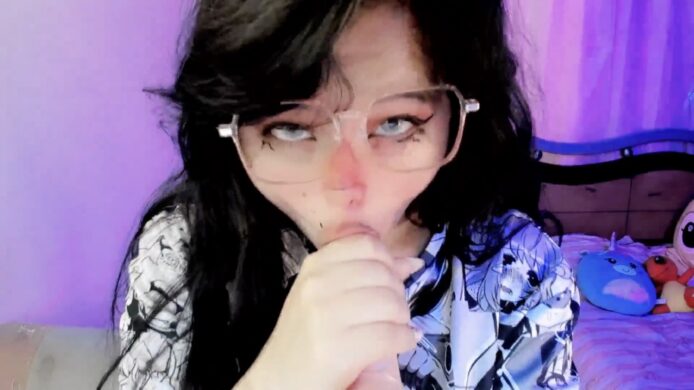 Kati_Aria Opens Wide