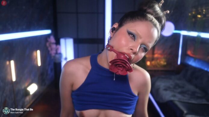 AlessaGoreng Gets Gagged With A Beautiful Rose