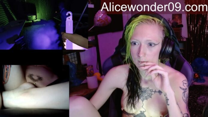 Alicewonder09 Shives Her Timbers In Phasmophobia