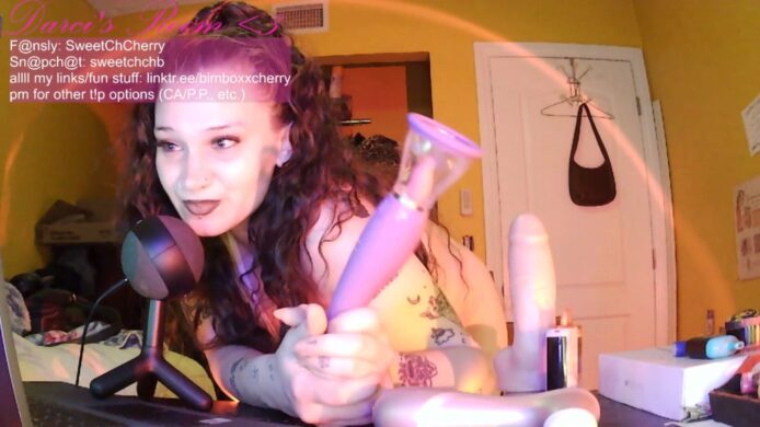 Bimbxxcherry Shows Off Her New Toy