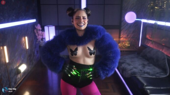 AlessaGoreng Puts On A Laserific Show