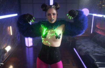 AlessaGoreng Puts On A Laserific Show