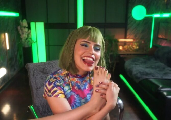 AlessaGoreng's Deliciously Naughty Foot Tease