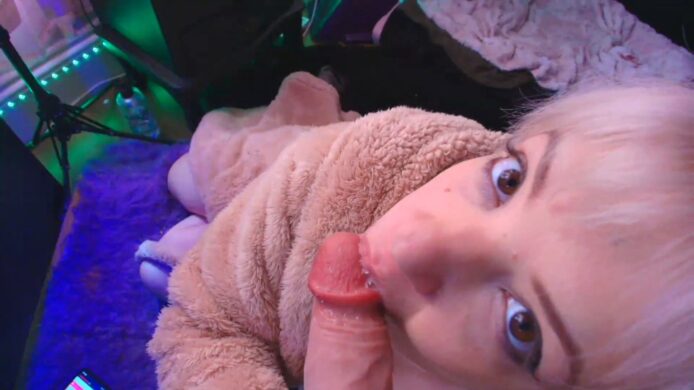 A Good Morning Buzz And Blowjob By LunaWolfie