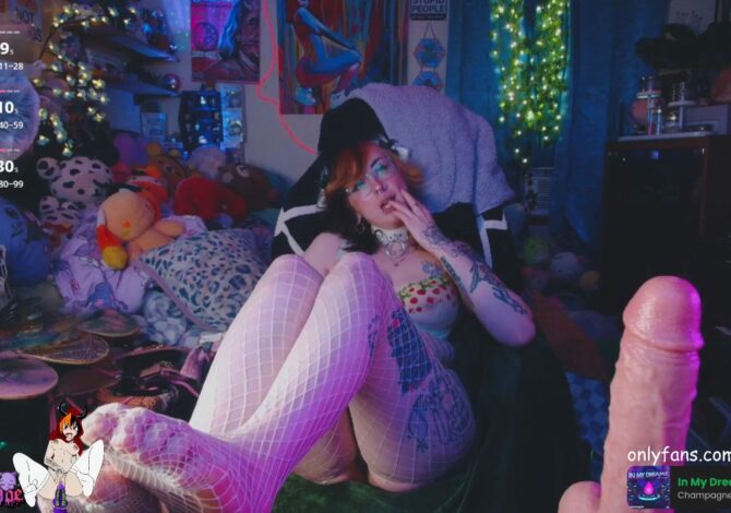 R2dhoe Oils Up For A Close-Up Titty Fuck Tease