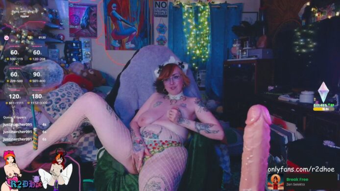 R2dhoe Oils Up For A Close-Up Titty Fuck Tease