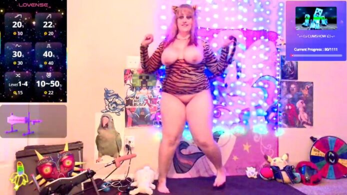 Pet Tiger Babyzelda Serves Up Some Wild Teases