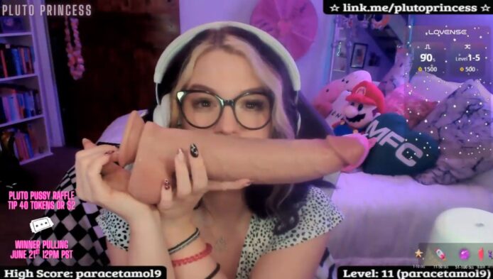 PlutoPrincess Shows Off Her Enormous Dildo