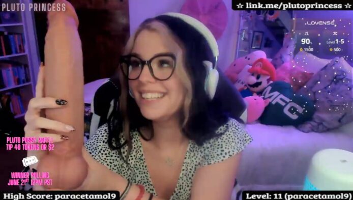 PlutoPrincess Shows Off Her Enormous Dildo