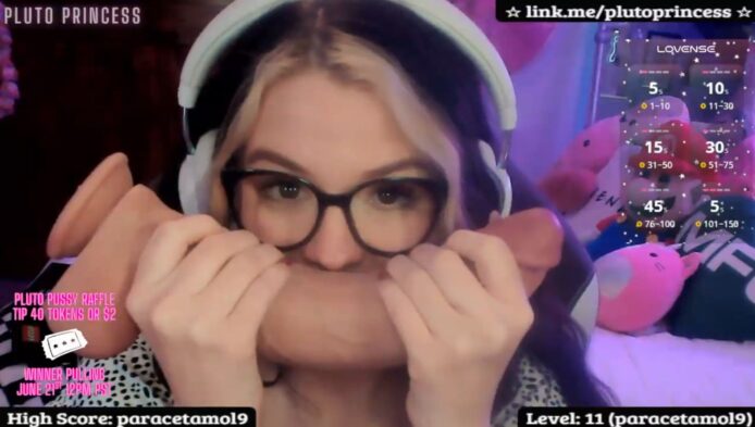 PlutoPrincess Shows Off Her Enormous Dildo