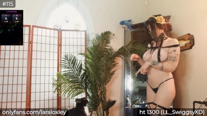 LaraLoxley’s Yor Forger Has A New Companion