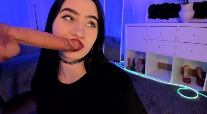 MsMaryLori Gives Her Toy A Titillating Hug