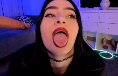 MsMaryLori Gives Her Toy A Titillating Hug