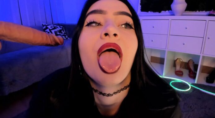 MsMaryLori Gives Her Toy A Titillating Hug