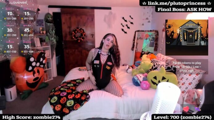 PlutoPrincess Gets Hearts Racing With Her Sexy Show