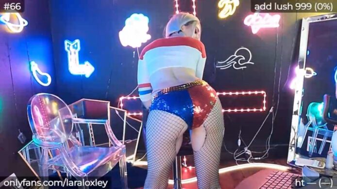 A Sexy Harley Quinn Adventure With LaraLoxley