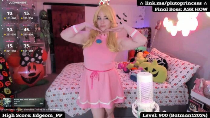 PlutoPrincess Rules Over Her Cam Kingdom As Princess Peach