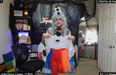 ImperialKiss Is Clowning Around With Her Fun Pierrot Show