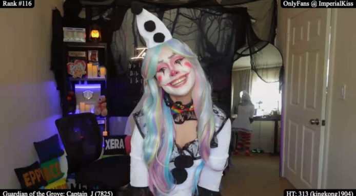 ImperialKiss Is Clowning Around With Her Fun Pierrot Show