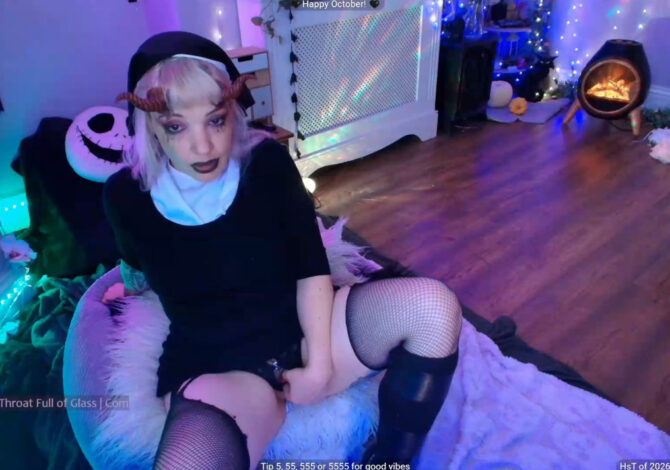 Devilish Nun LunaWolfie Indulges In Some Sinful Pleasures
